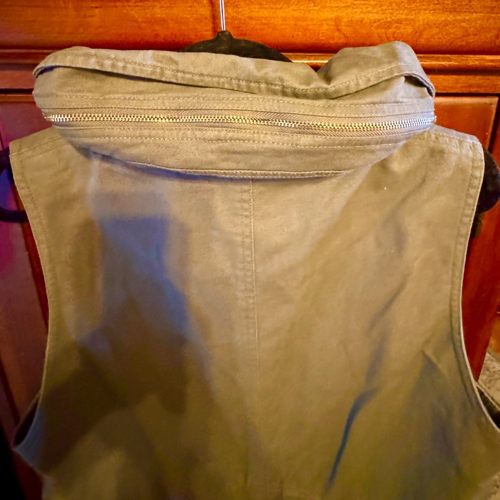 Forever 21 Sleeveless Vest w Hood - Olive size Medium - Picture 3 of 7